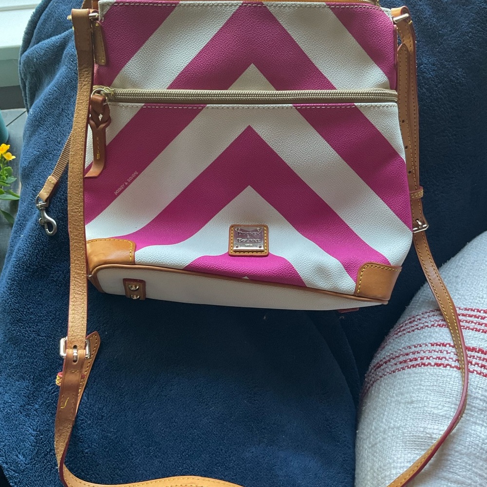 Used Dooney and Bourke crossbody. Chevron print, pint and white